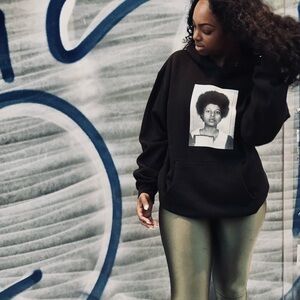 Midnight Dreamer Assata Shakur Black Graphic Pullover Hooded Sweatshirt Size M